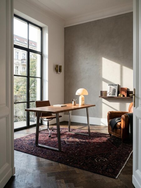 Scrivania 120x60x76 cm in legno massello di acacia / metallo, scrivania per computer con bordi naturali, scrivania da ufficio per l'home office in legno massello con gambe trapezoidali cromate, tavolo in legno per laptop, tavolo da studio
