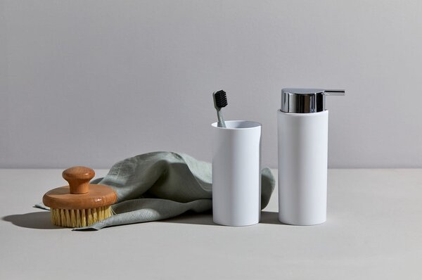 Set di accessori per il bagno bianco in plastica Calvo – Wenko