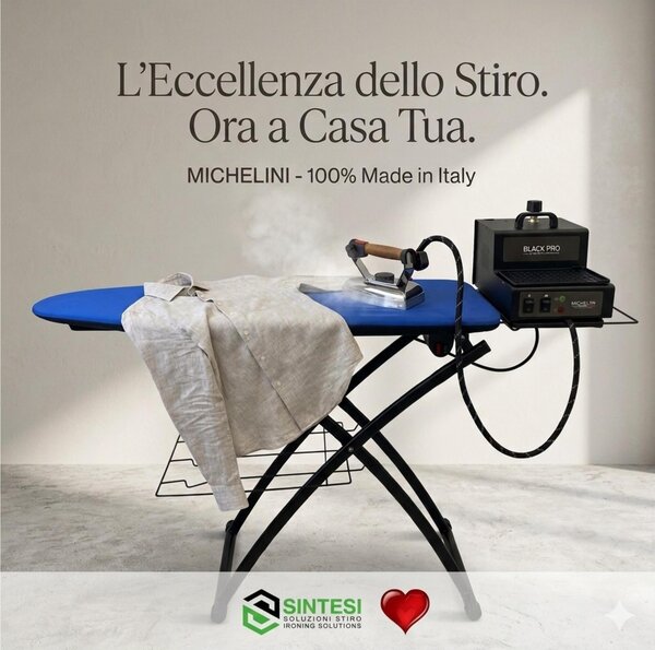 Asse da stiro aspirante soffiante EVO 120x45xh75-101 max cm piano in rete di acciaio dotato di un motore e di una pedaliera copertina colore blu telaio nero