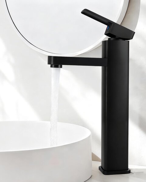 Rubinetto per lavabo alto con finitura nera opaca e bocchetta di 200 mm