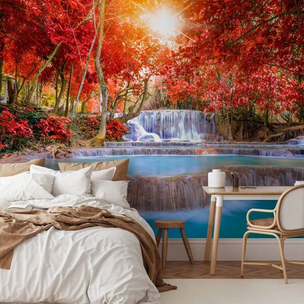Carta da parati moderna Magia della natura - cascata con acqua turchese tra alberi colorati