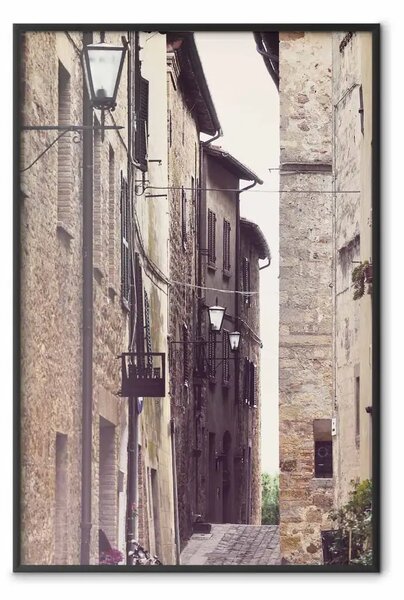 Poster: Vecchio vicolo - fotografia di edifici in mattoni in un vicolo