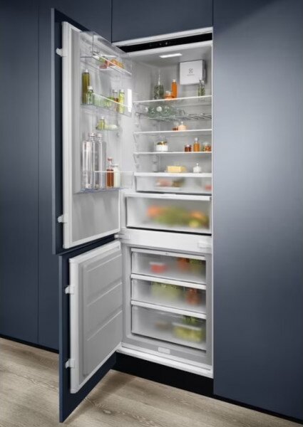 Electrolux Frigorifero da Incasso Combinato Capacit 376 Litri Classe energetica E Raffreddamento No Frost - KNR7TE75T