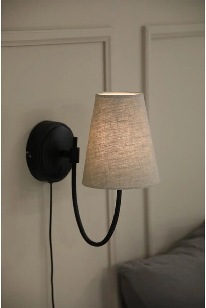 Lampada da parete nera/beige con alimentazione a corrente Amar – Markslöjd