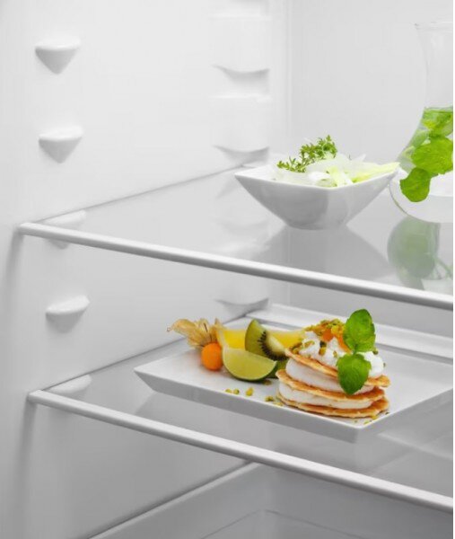 Electrolux Frigorifero da Incasso Combinato Capacit 376 Litri Classe energetica E Raffreddamento No Frost - KNR7TE75T