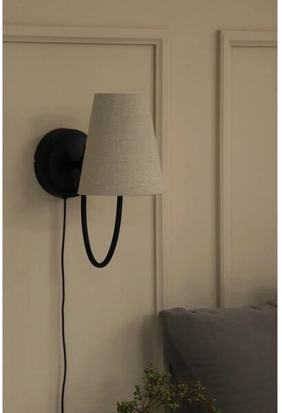 Lampada da parete nera/beige con alimentazione a corrente Amar – Markslöjd