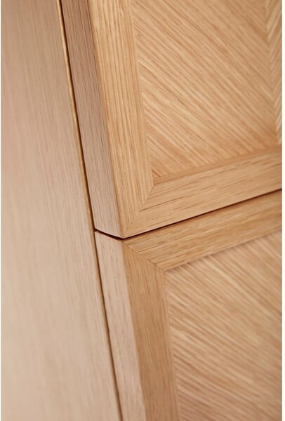 Comodino in legno di quercia naturale con motivo a spina di pesce Herringbone - Hübsch