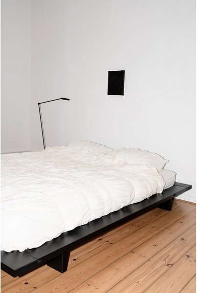 Letto matrimoniale nero in legno di pino con griglia 180x200 cm Japan - Karup Design