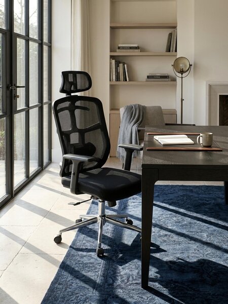 Sedia da ufficio nera con rivestimento in rete, sedia da scrivania fino a 120 kg con poggiatesta, sedia girevole regolabile in altezza con supporto lombare, poltrona da scrivania in tessuto ergonomica con funzione oscillante