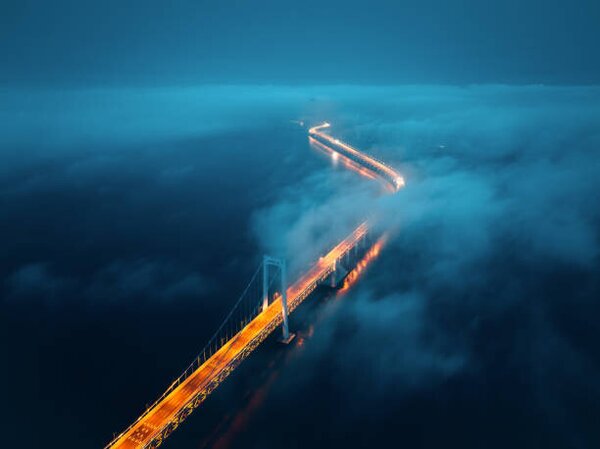 Fotografia artistica A cross-sea bridge in the fog at night, shunli zhao, (40 x 30 cm)