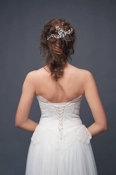 Fotografia artistica Bridal fashion Brunette bride view from the back, different_nata, (26.7 x 40 cm)