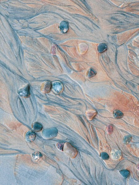 Fotografia artistica Close-up of pebbles and textured sand, Johner Images, (30 x 40 cm)