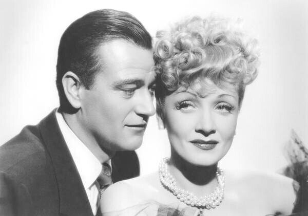 Fotografia John Wayne And Marlene Dietrich, (40 x 26.7 cm)