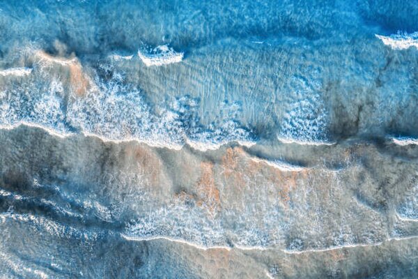 Fotografia artistica Aerial view of a transparent blue, den-belitsky, (40 x 26.7 cm)