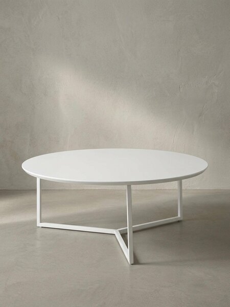 Tavolino rotondo in legno "Mdf" bianco, struttura delle gambe in metallo, Ø 80 cm, altezza 33 cm. 80x80x33 cm | Kadima Design