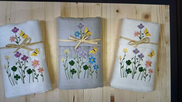 Set regalo di asciugamani Fiori 40x60 cm + 50x100 cm