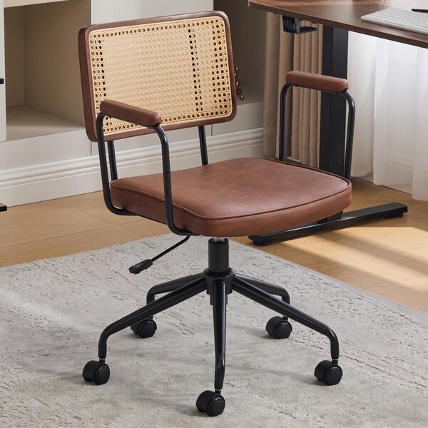 Sedia da ufficio vintage, girevole a 360°, con schienale in rattan, seduta e braccioli in ecopelle
