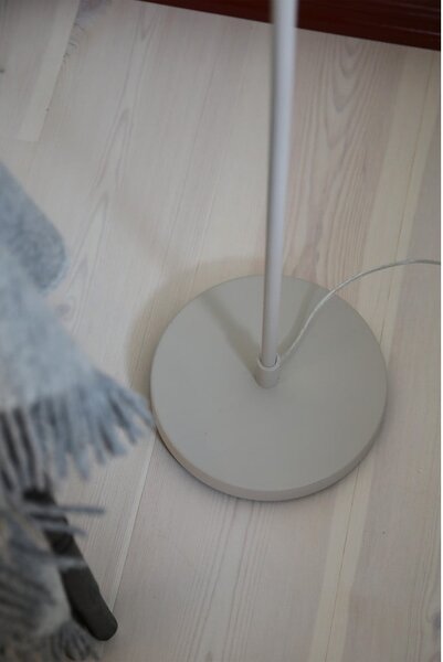 Lampada da terra LED beige con paralume in metallo e intensità regolabile (altezza totale 140 cm) Patro – Markslöjd