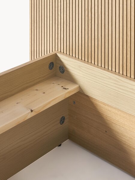 Letto in legno con testiera e vano contenitore Sato