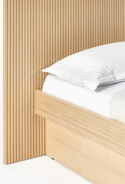 Letto in legno con testiera e vano contenitore Sato