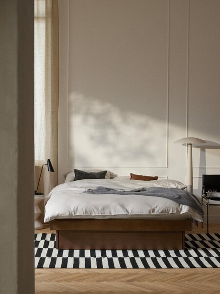 Letto in legno con contenitore Sato