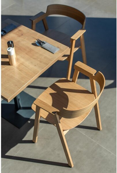 Sedia da pranzo di colore naturale in rovere massiccio con braccioli Flip – Gazzda