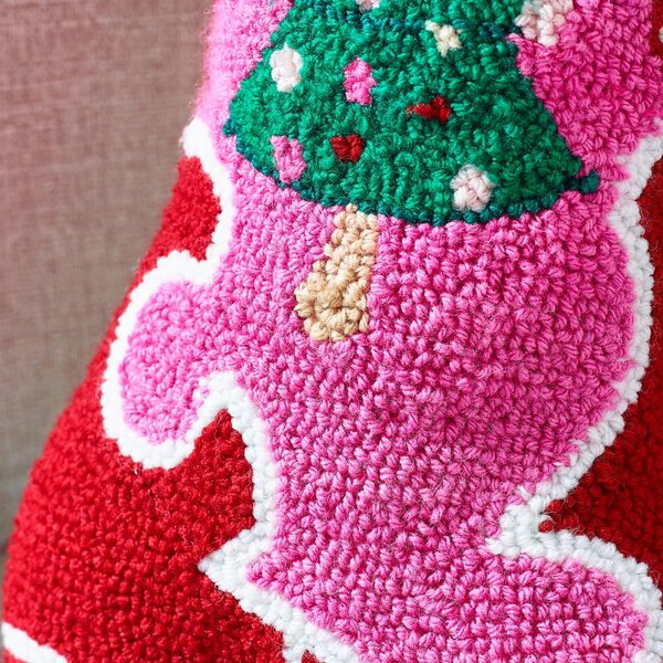 Cuscino decorativo in bouclé a tema natalizio 48x35 cm Santa's Howdy Christmas Boot – Catherine Lansfield