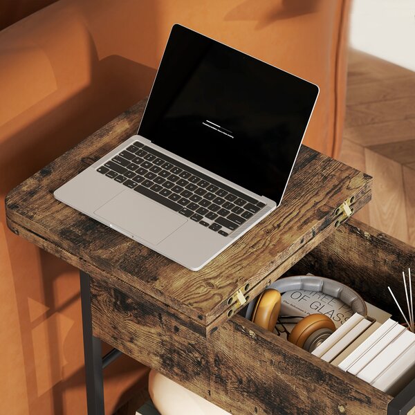 HOMCOM Tavolino Comodino con Striscia Presa, 2 Ripiani, Porte USB Spazio di Stoccaggio 60 x 29,8 x 58,5 cm Marrone Rustico | Aosom Italy