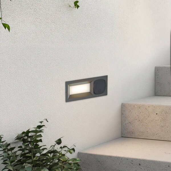 Lucande Applique a LED da incasso Lachlain, antracite, presa di corrente Lachlain, Nero, Metallo, Moderno, Applique da esterni
