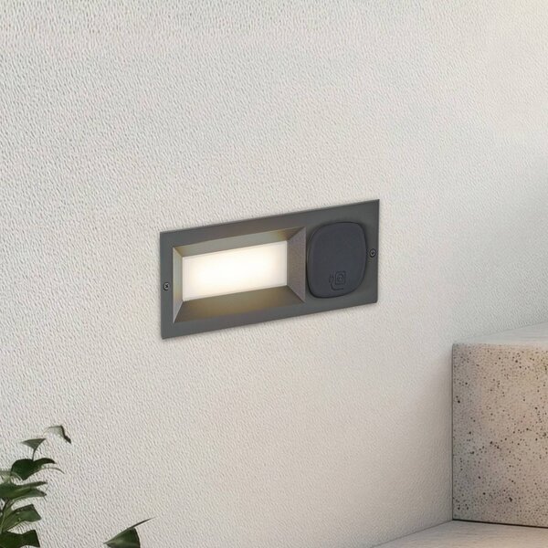 Lucande Applique a LED da incasso Lachlain, antracite, presa di corrente Lachlain, Nero, Metallo, Moderno, Applique da esterni