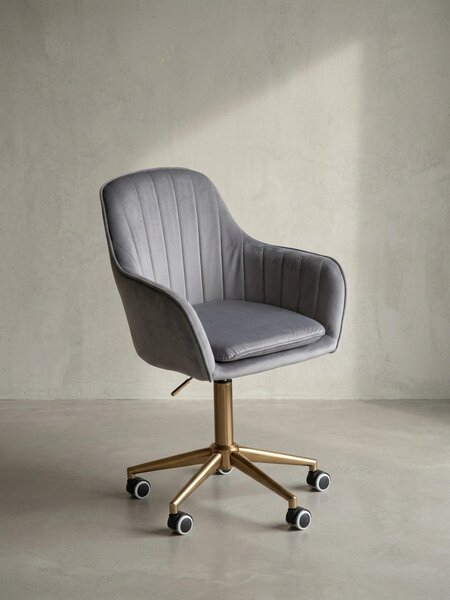 Sedia a guscio "Sandra", tessuto in velluto, funzione girevole a 360°, base in metallo color oro, carico massimo 120 kg. Grigio, 54x52x105 cm | Kadima Design