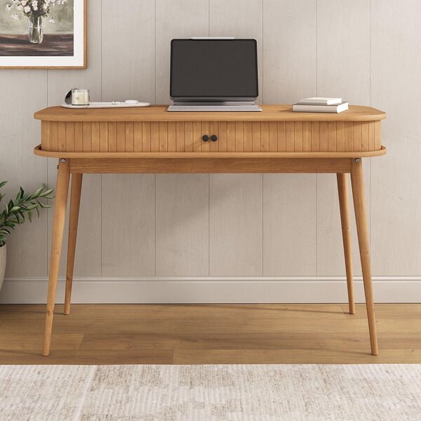 Scrivania JARI con frontali scorrevoli dall'effetto a doghe, color rovere – moderna scrivania per l'ufficio domestico in legno massello con gambe coniche, scrivania per PC realizzata in materiale resistente