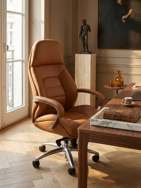 Sedia da ufficio di design Rivestimento in vera pelle Caramel Sedia da scrivania fino a 120 kg, poltrona direzionale XXL Design regolabile in altezza, sedia girevole ergonomica con braccioli e schienale alto, funzione oscillante