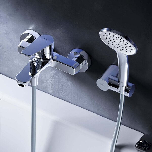 Miscelatore monocomando per vasca da bagno, completo di doccetta. Ideale per il bagno, con un getto, supporto a parete e flessibile. Finitura: cromo