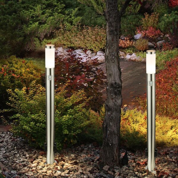 2 lampade da terra, due prese elettriche, sensore di movimento, altezza 110 cm