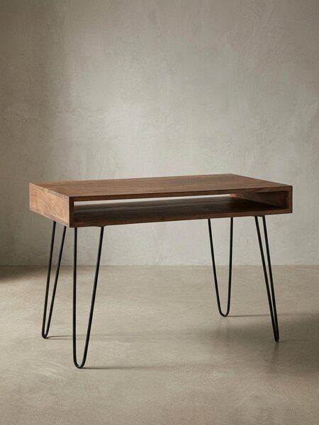 Scrivania in legno massiccio di sheesham dal look industriale, ampio piano d'appoggio, gambe a forcina. 110x60x76 cm | Kadima Design