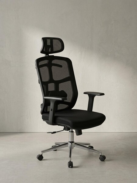 Sedia ergonomica per ufficio | Sedia direzionale con rivestimento in rete e meccanismo sincronizzato | Sedia girevole con braccioli e poggiatesta 3D | Design per casa e ufficio | Nero-argento, 120-130 cm | Altai by Kadima Design