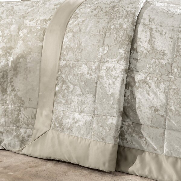 Copriletto trapuntato in velluto beige per letto matrimoniale 220x220 cm Crushed - Catherine Lansfield
