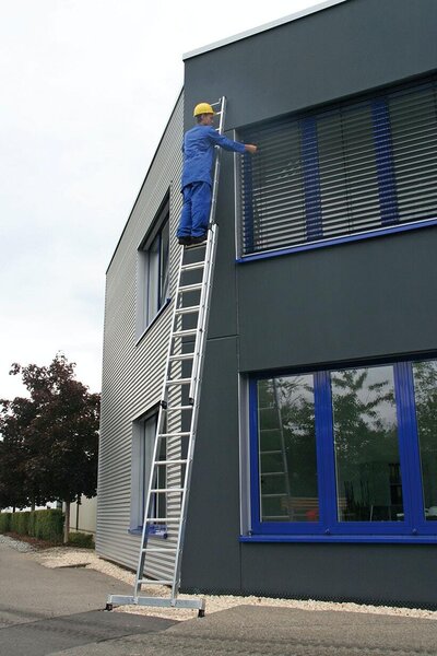 Scala a sfilo a 2 sezioni con traversa nivello® 2x18 pioli