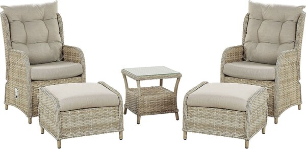 BELIANI Set di poltrone da esterno per 2 persone in rattan artificiale beige struttura in alluminio schienale regolabile cuscini in poliestere tavolo in vetro temperato