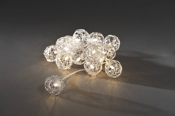 Konstsmide - Catena luminosa decorativa a LED, sfere in filo di alluminio, piccole, 16 diodi bianco caldo, a batteria, per interni, cavo trasparente, 3 x AA 1,5V (escl.); 3176-103