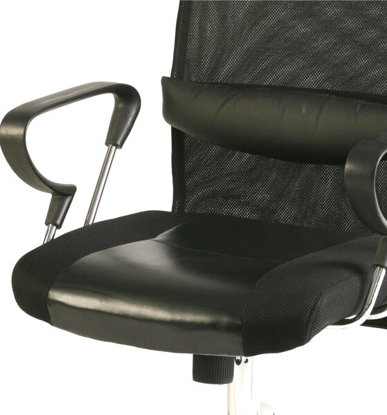 Poltrona presidenziale in tessuto tecnico traspirante CLEVELAND Dimensioni 61 x 56 x h 111/121 cm Peso 18 kg Sistema di elevazione a gas Regolazione di tensione della spinta. colore nero