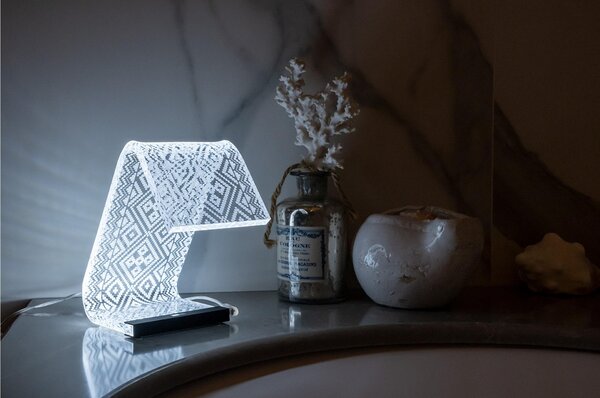 Abat-Jour Lampada da tavolo in cristallo acrilico tagliato al laser C-LED ETHNIC 11x17xh19 cm - 1,9 W-24 V struttura in Plexi