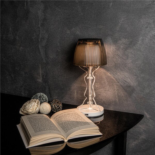 Lampada piccola MINI lady a led ricaricabile Dotata di interruttore Dimmer touch , dimensioni 14x14xH33 cm, Autonomia 8 ore spessore 6 mm nera