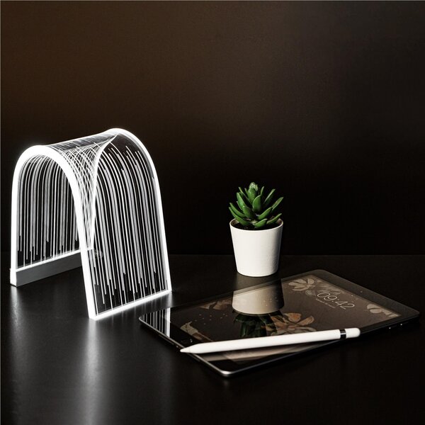 Lampada piccola arc line, dimensioni 15,5x10,5xH17,5 cm, spessore 10 mm alla base luce calda