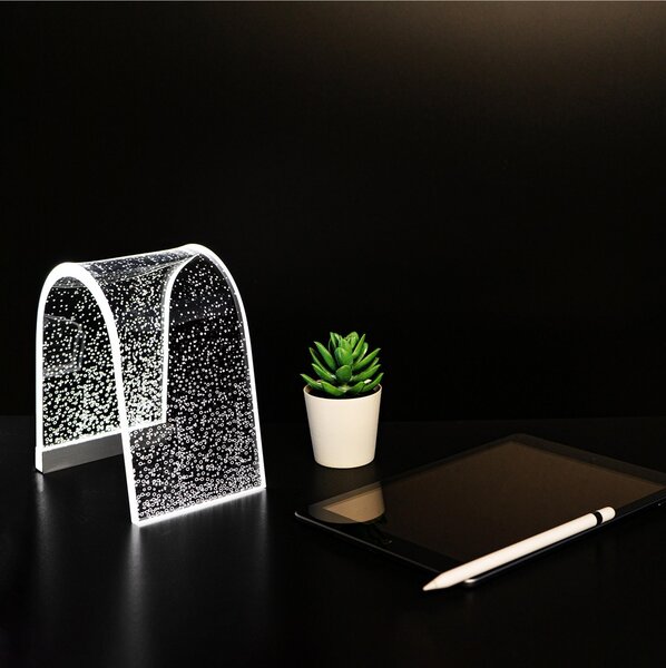 Lampada da tavolo small ARC da tavolo Led C 15,5x10,5xh17 cm 24 Volt 2 W 18W/Mt- 6.000 K in plexiglas inciso acrilico trasparente