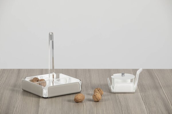 Antipastiera quadrata 4 scomparti bianco monosatinato, dimensioni 18x18xH23 cm, spessore 5 mm ideale per servire aperitivi e stuzzichini tortora satinato