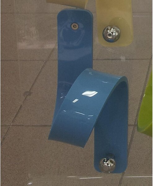 Appendino in Plexiglas 11 Puntodue 8x9x2h1,5cm con pomello in ottone cromato Celeste