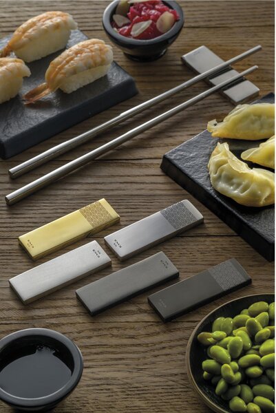 Poggia Posate supporto per set SUSHI in acciaio 18.10 dimensioni 75x25 h 10 mm accoglie 2 posate finitura Sabbiato Champagne