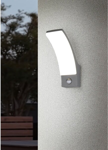 Illuminazione esterna LED con sensore di movimento da parete (altezza totale 22,5 cm) Beja – Reality